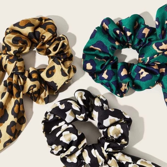 🌟LAST ONE🌟 Leopard Bow Knot Satin Scrunchie - Picture 2 of 3